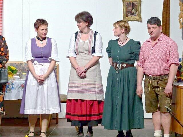 die Töchter: Petra Andruschek, Petra Forthofer und Bettina Landes ............... und künftiger Schwiegersohn Michael Forthofer