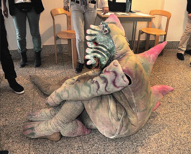 Walk-Act beim Familienfest im Landesmuseum.