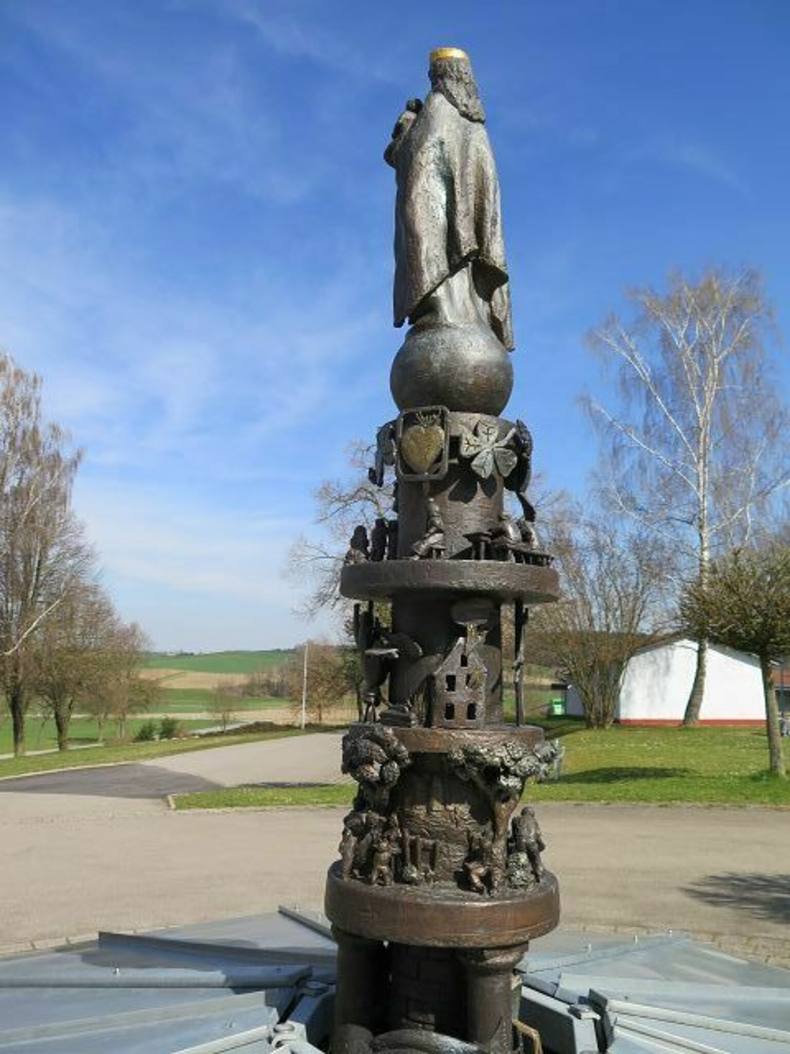 Marienbrunnen in Sießen im Wald Schwendi