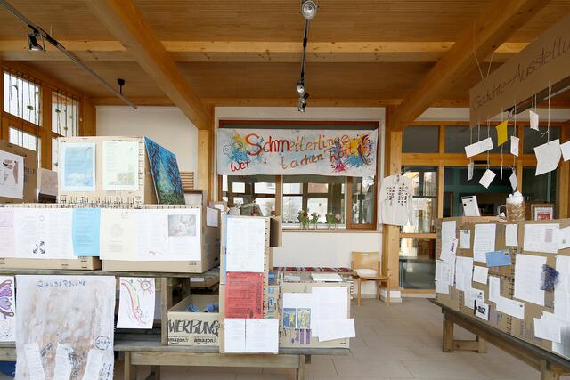 Ein Miniableger der großen Poesieausstellung ist im Hans-Mielich-Hof an Ostern zu sehen. | Foto: Egbert Kraus