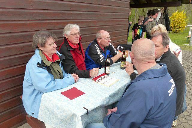 Jede Gruppe setzte einmal aus, da es ungerade 15 Gruppen waren ....