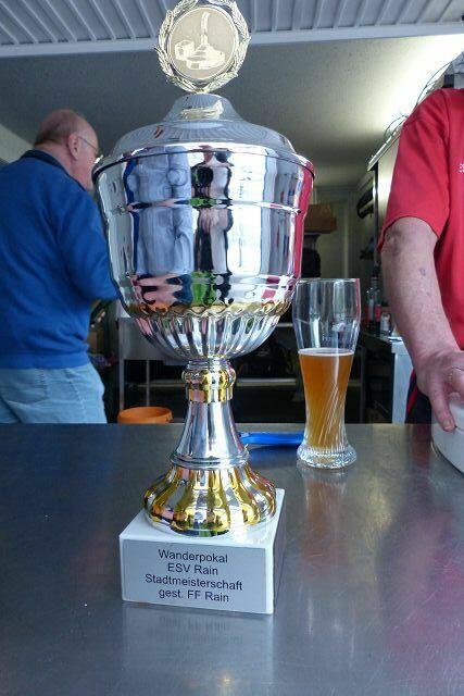Der Wanderpokal ESV Rain - Stadtmeisterschaft - gest. von FF Rain ging "MARS"