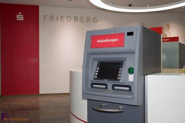 Ausgezeichnet mit dem German Design Award 2014 - Das Friedberger Finanzzentrum am Sparkassenplatz hat seit 07. April seine Pforten geöffnet