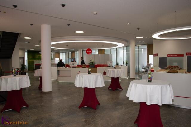 Ausgezeichnet mit dem German Design Award 2014 - Das Friedberger Finanzzentrum am Sparkassenplatz hat seit 07. April seine Pforten geöffnet