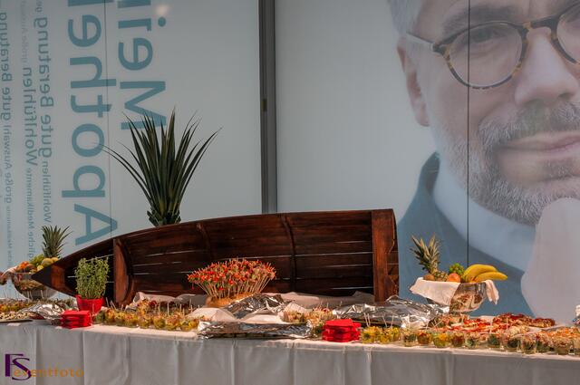 Ausgezeichnet mit dem German Design Award 2014 - Das Friedberger Finanzzentrum am Sparkassenplatz hat seit 07. April seine Pforten geöffnet - Zur Eröffnung gabs leckere Schmankerl von Friedberger Service-Catering Crown-Event