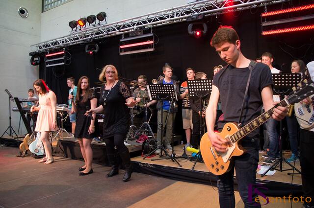 Baerenbande rockt die Friedberger Realschule bei 50-jährigen Schuljubiläum 2014
