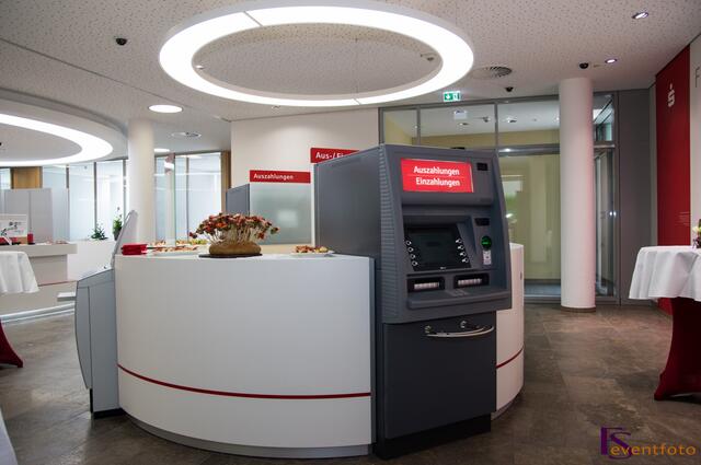 Ausgezeichnet mit dem German Design Award 2014 - Das Friedberger Finanzzentrum am Sparkassenplatz hat seit 07. April seine Pforten geöffnet