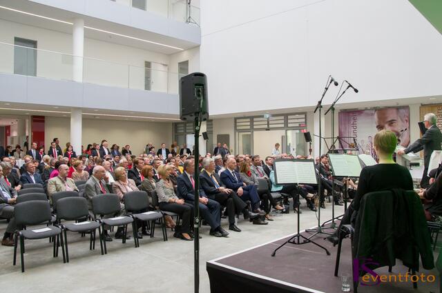 Ausgezeichnet mit dem German Design Award 2014 - Das Friedberger Finanzzentrum am Sparkassenplatz hat seit 07. April seine Pforten geöffnet - Bilder von der Eröffnungsfeier