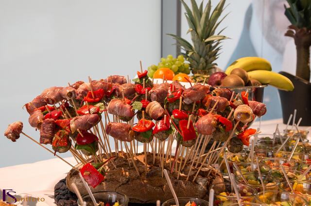 Ausgezeichnet mit dem German Design Award 2014 - Das Friedberger Finanzzentrum am Sparkassenplatz hat seit 07. April seine Pforten geöffnet - Zur Eröffnung gabs leckere Schmankerl von Friedberger Service-Catering Crown-Event