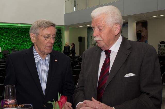 Ausgezeichnet mit dem German Design Award 2014 - Das Friedberger Finanzzentrum am Sparkassenplatz hat seit 07. April seine Pforten geöffnet - Bilder von der Eröffnungsfeier