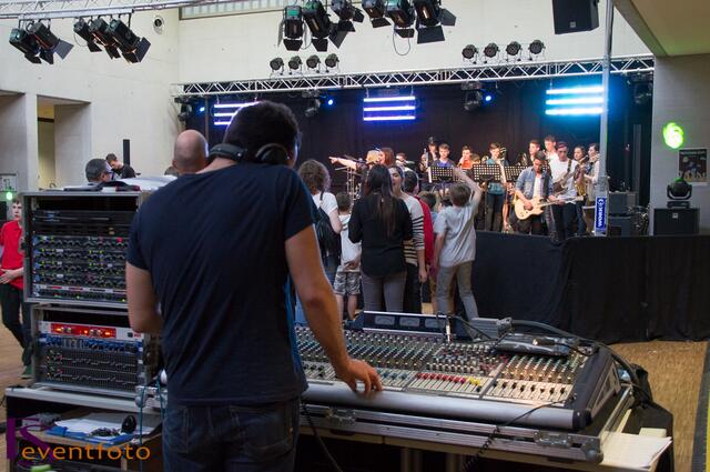 Baerenbande rockt die Friedberger Realschule bei 50-jährigen Schuljubiläum 2014 - Klasse Leistung der Technik!