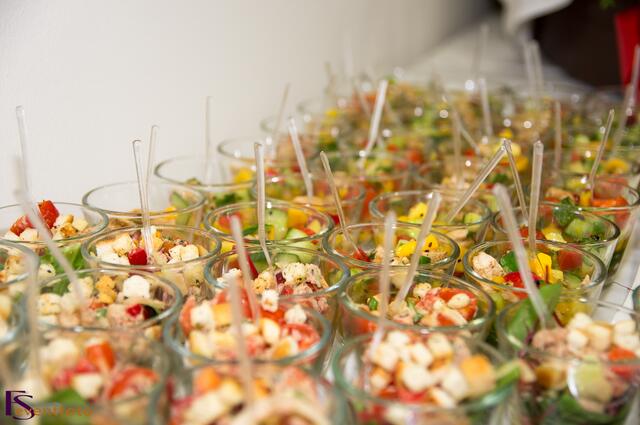 Ausgezeichnet mit dem German Design Award 2014 - Das Friedberger Finanzzentrum am Sparkassenplatz hat seit 07. April seine Pforten geöffnet - Zur Eröffnung gabs leckere Schmankerl von Friedberger Service-Catering Crown-Event