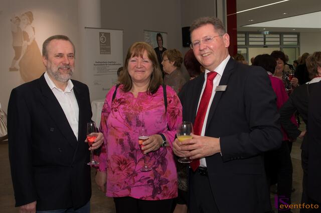 Ausgezeichnet mit dem German Design Award 2014 - Das Friedberger Finanzzentrum am Sparkassenplatz hat seit 07. April seine Pforten geöffnet - Bilder von der Eröffnungsfeier