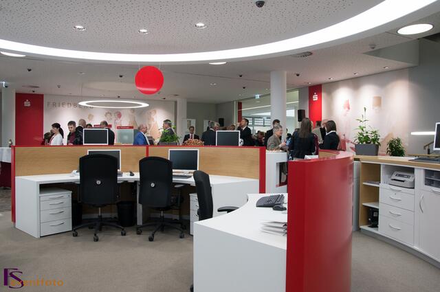 Ausgezeichnet mit dem German Design Award 2014 - Das Friedberger Finanzzentrum am Sparkassenplatz hat seit 07. April seine Pforten geöffnet
