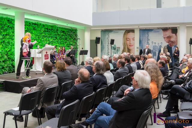 Ausgezeichnet mit dem German Design Award 2014 - Das Friedberger Finanzzentrum am Sparkassenplatz hat seit 07. April seine Pforten geöffnet - Bilder von der Eröffnungsfeier