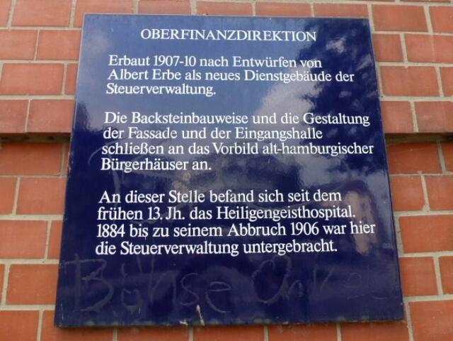 Tafel zur Erinnerung an das Heiligengeisthospital aus dem 13. Jahrhundert | Foto: Kirsten Mauss