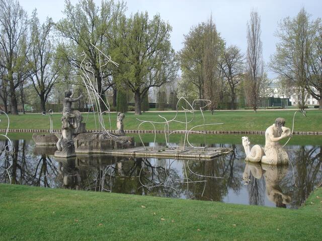 Bassin im Lustgarten mit Teilen der Skulptur "Neptuns Triumph"