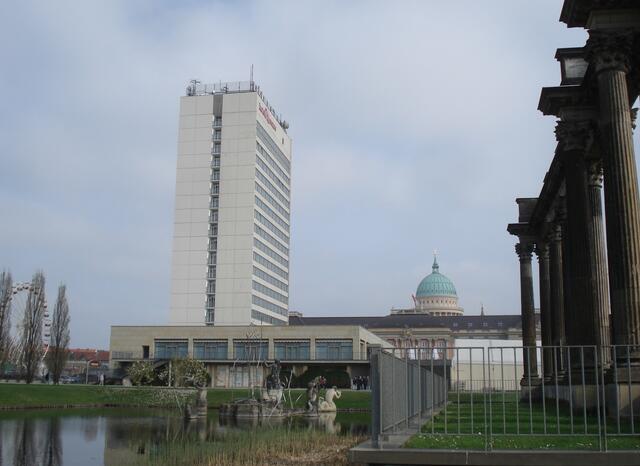 Blick vom Lustgarten zum Hotel