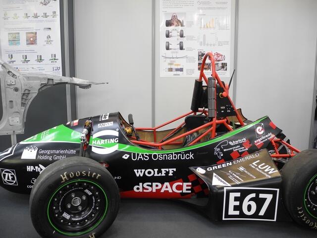 Der IR 12 vom Ignition Racing Team der Hochschule Osnabrück. Dieser Elektrorennwagen wurde komplett von Studenten gebaut.