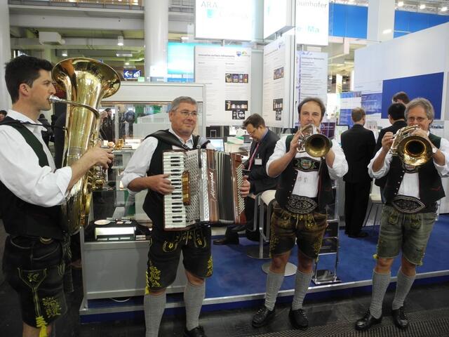 Singen und spielen für Bayern: "Die 4 Hinterberger Musikanten" aus Nußdorf am Inn treten zum Bayerntag am Bayernstand unter dem Motto "Laptop und Lederhose" auf