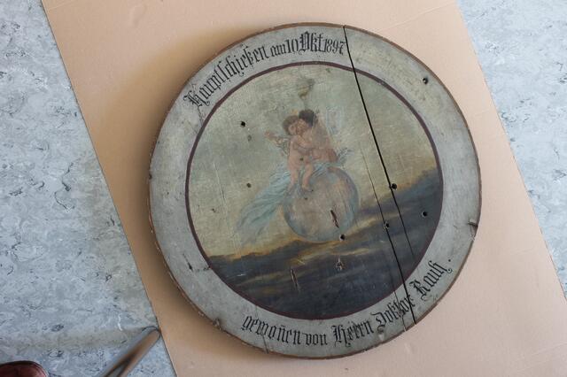 Diese Schützenscheibe aus dem 19. Jahrhundert ist ein Exponat der Ausstellung "600 Jahre Königlich privilegierte Feuerschützengesellschaft Aichach" (ab 18. Mai im Stadtmuseum Aichach). | Foto: Christoph Lang, Stadtmuseum Aichach