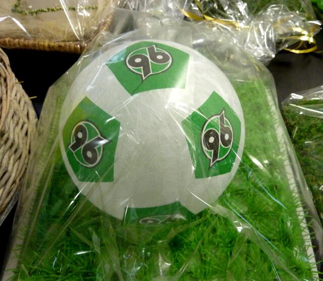 Für Fußballfans gab es auch etwas. Die Ball enthält eine Lampe.