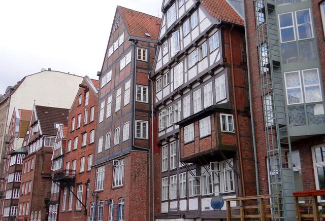 Deichstraße, historische Fachwerkhäuser vom Fleet aus