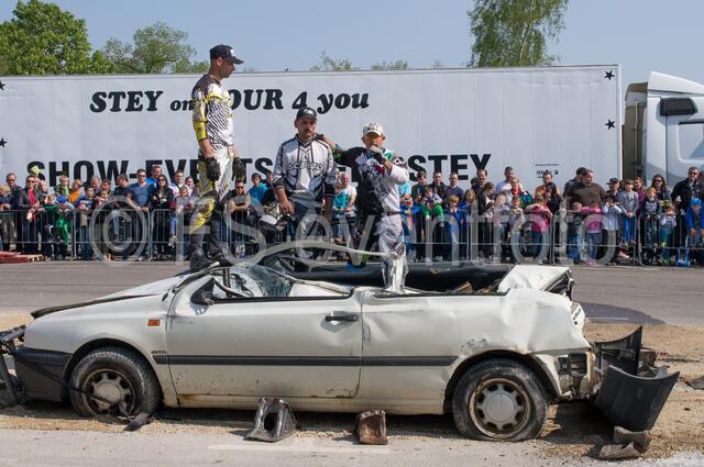 Monstertrucks - Familie René Stey zeigt große Stuntshow in Friedberg