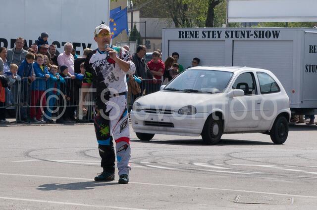 Monstertrucks - Familie René Stey zeigt große Stuntshow in Friedberg. Im Bild Armando Stey