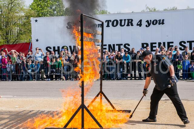 Monstertrucks - Familie René Stey zeigt große Stuntshow in Friedberg