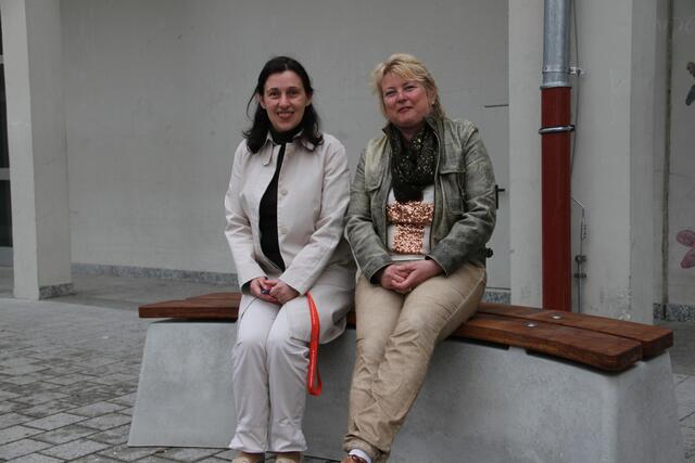 Helena Rigatos (Konrektorin) und Kathin Zander (Vorsitzende des Elternbeirates) sind auch begeistert