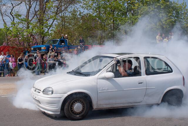 Monstertrucks - Familie René Stey zeigt große Stuntshow in Friedberg