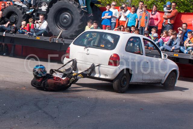 Monstertrucks - Familie René Stey zeigt große Stuntshow in Friedberg