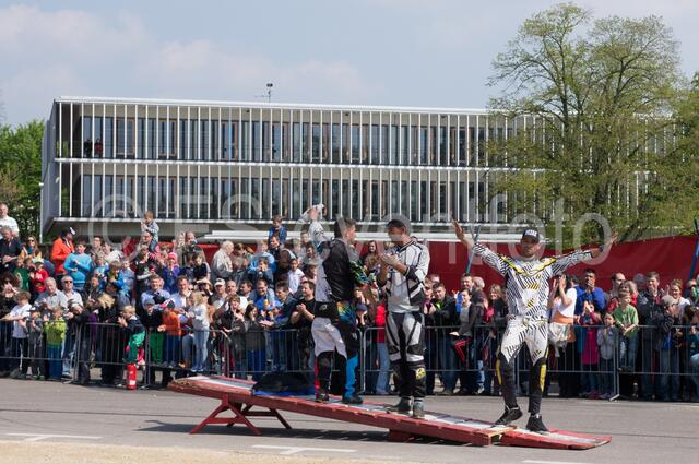 Monstertrucks - Familie René Stey zeigt große Stuntshow in Friedberg