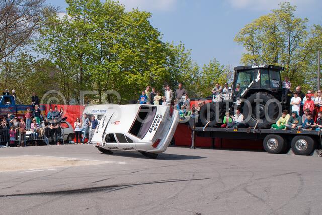 Monstertrucks - Familie René Stey zeigt große Stuntshow in Friedberg
