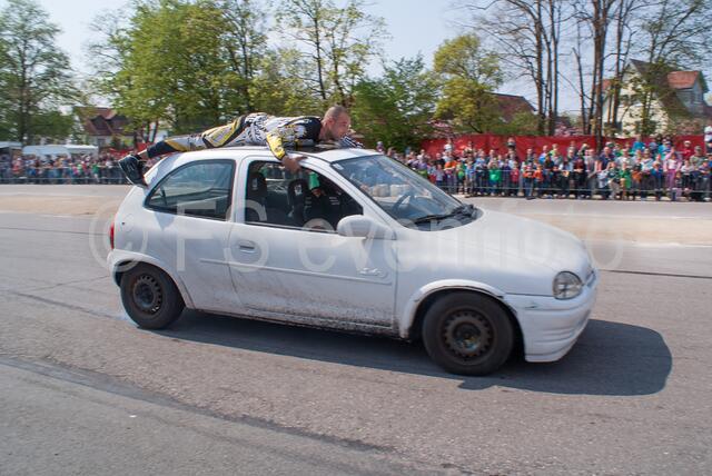 Monstertrucks - Familie René Stey zeigt große Stuntshow in Friedberg