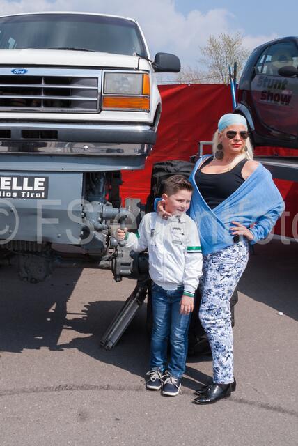 Monstertrucks - Familie René Stey zeigt große Stuntshow in Friedberg - Posing