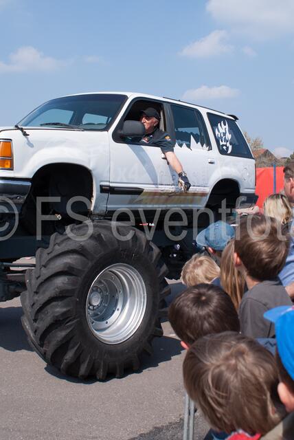 Monstertrucks - Familie René Stey zeigt große Stuntshow in Friedberg