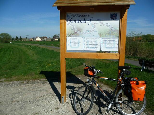 Übliche Begrüßungsschilder an jedem Ort.