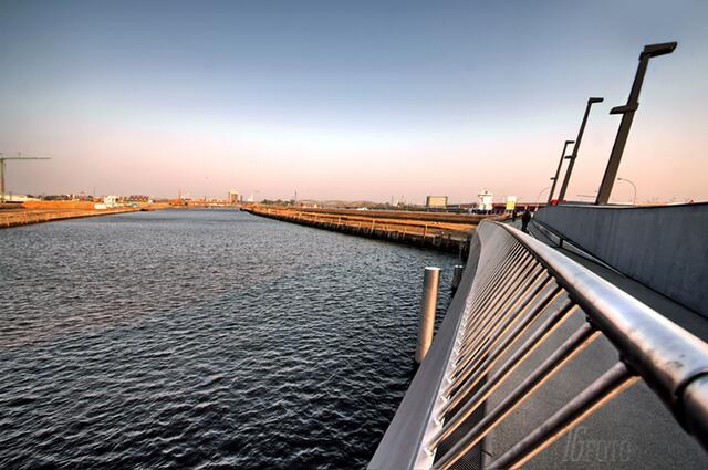 Braakenhafenbrücke - die Elbe