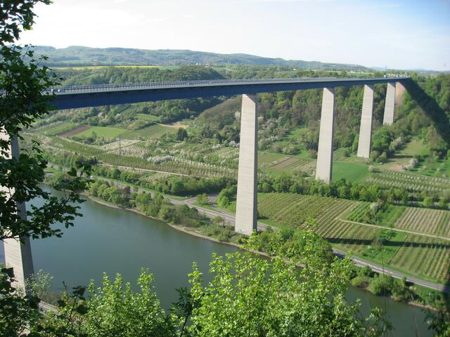 Die Moseltalbrücke bei Winningen ,