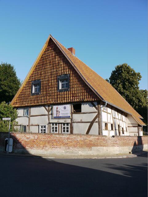 Wallenstedt:  Im künftigen Geisterdorf werden ca. 1 Mio Steuergelder in ein einbruchgefährdetes Bauernhaus investiert!  http://www.myheimat.de/hannover-suedstadt/politik/leineberglandforumde-d2494773.html _ _ http://deutsche-wirtschafts-nachrichten.de/2013/11/09/rechnungshof-entlarvt-eu-unfaehig-die-geldverschwendung-zu-stoppen/ | Foto: LDZ