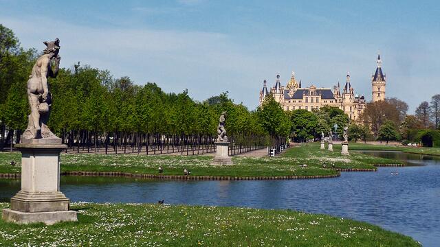 Am Kreuzkanal des Schlossgartens