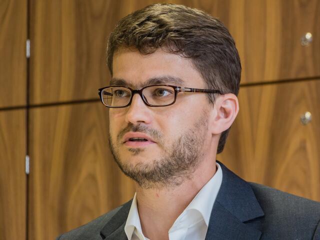 Moderator Johannes Dorndorf von den Leine-Nachrichten