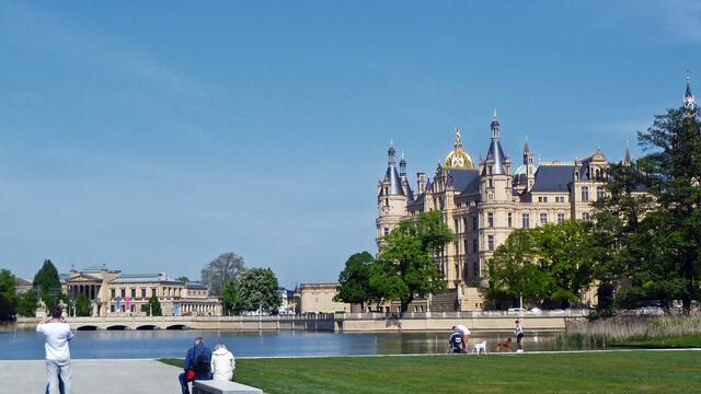 Sichtachse über den Burgsee zur Schlossanlage