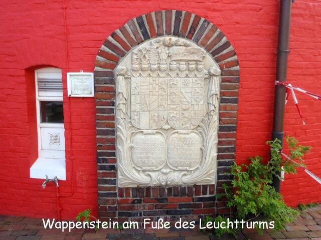 Wappenstein am alten Leuchtturm