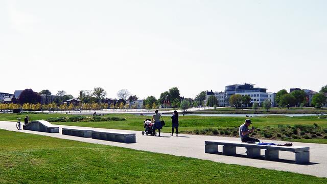 Breite Wege führen durch den einstigen "Garten des 21. Jahrhunderts",