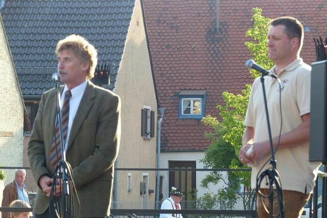 Bürgermeister Gerhard Martin begrüßt die zahlreichen Gäste