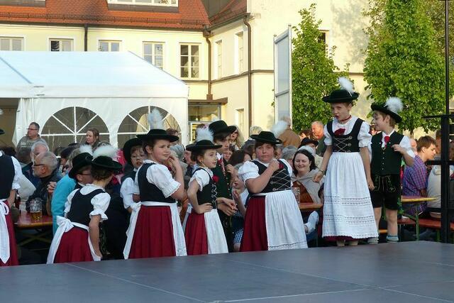 die Kindergruppe des Trachtenvereins