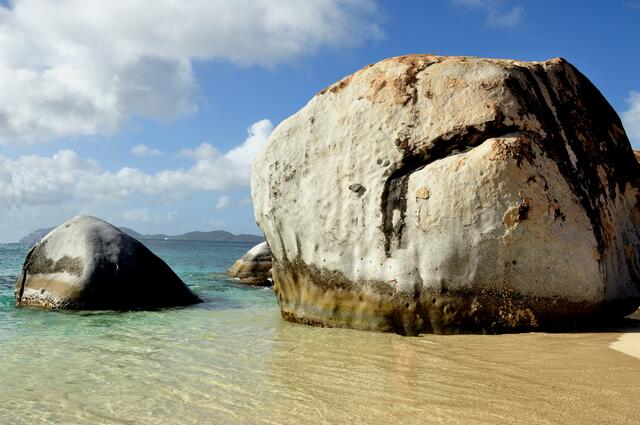 Die Felsen am Strand haben Virgin Gorda bekannt gemacht.
